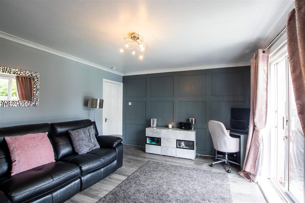 Property photo 3 of 20 Lounge-1.Jpg