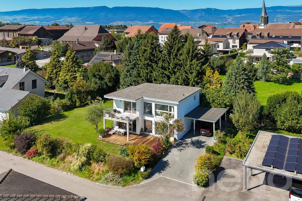 Property photo 2 of 12