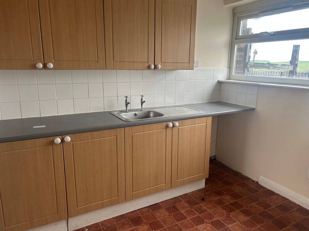 Property photo 3 of 8 Kitchen
