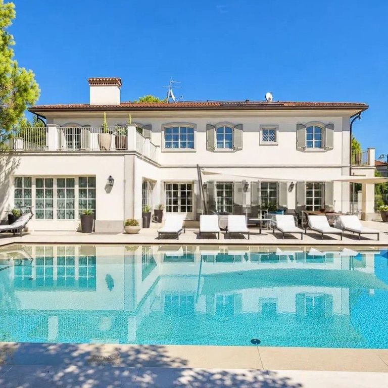 Property photo 1 of 25 Elegant Villa In Prestigious Forte Dei Marmi, Tuscany