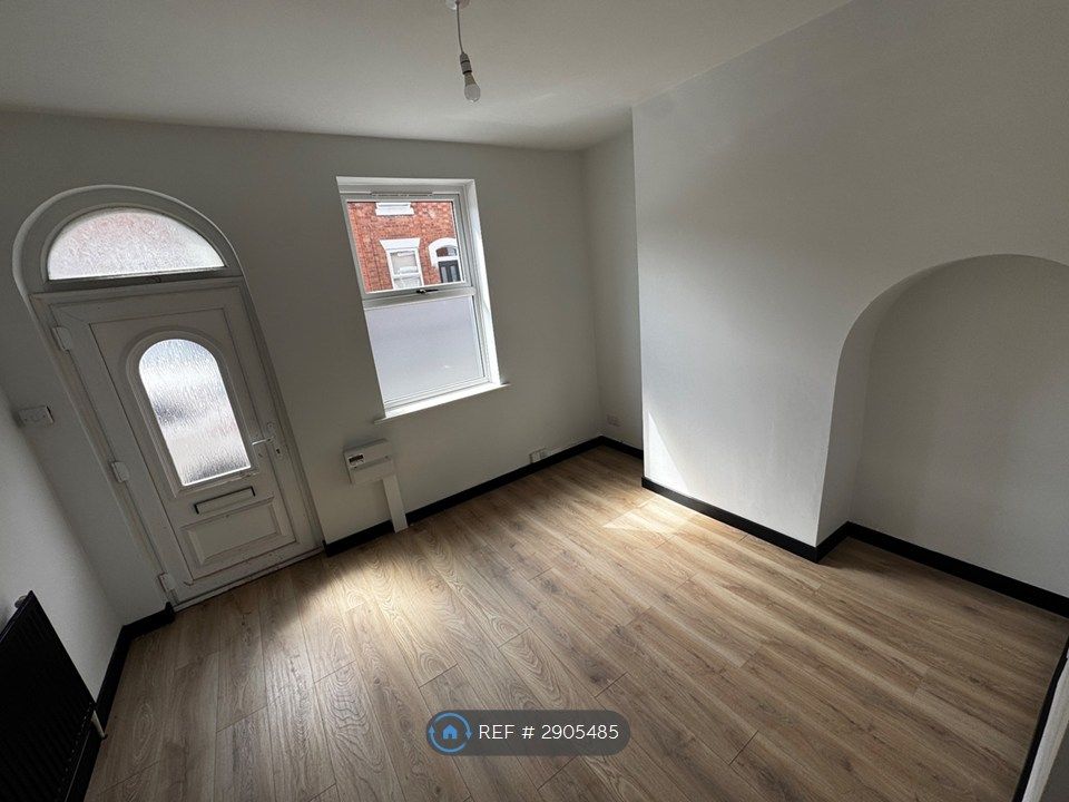 Property photo 3 of 18 Lounge/Entrance