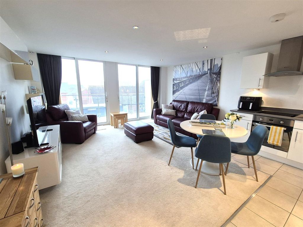 Property photo 2 of 15 Altlo4.Jpg