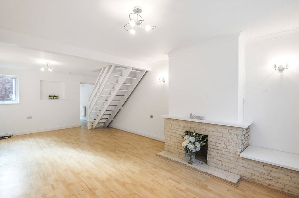 Property photo 2 of 11 Picture No. 14