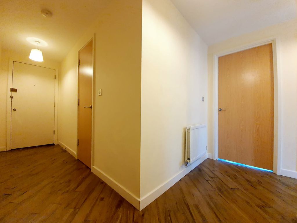 Property photo 2 of 10 Entrance Hall