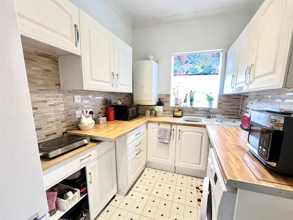 Additional image 6 of 2 bed flat for saleCastle Road, Fortuneswell, Portland, Dorset DT5