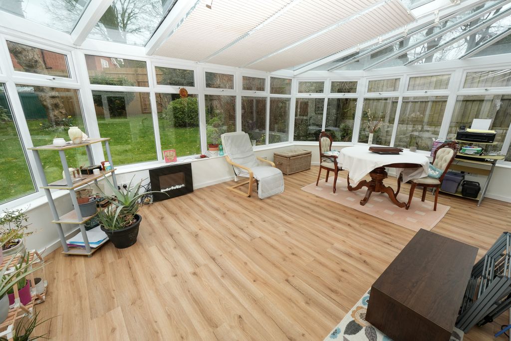 Property photo 3 of 26 Conservatory
