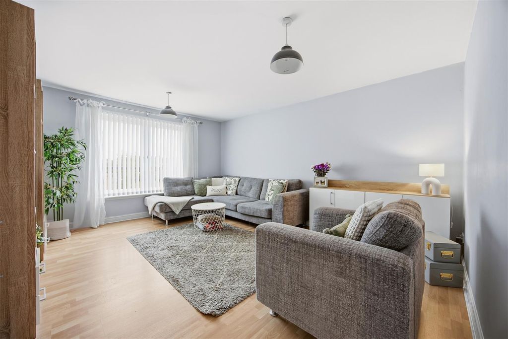 Property photo 2 of 15 09-2-2_26_Raploch_Ave_Glasgow_009.Jpg