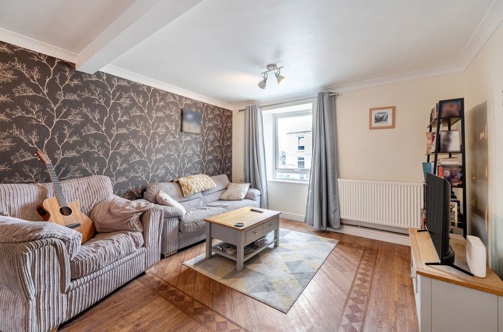 Property photo 3 of 18 3 - 1439799-6-69F0Cf7...
