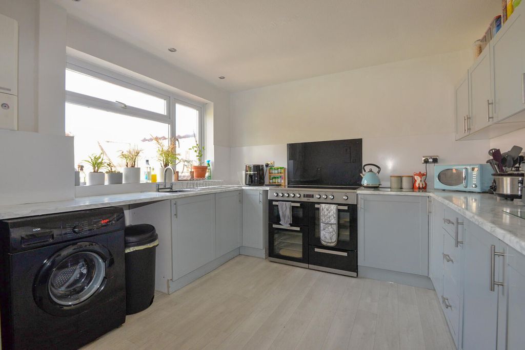 Property photo 3 of 22 Kitchen