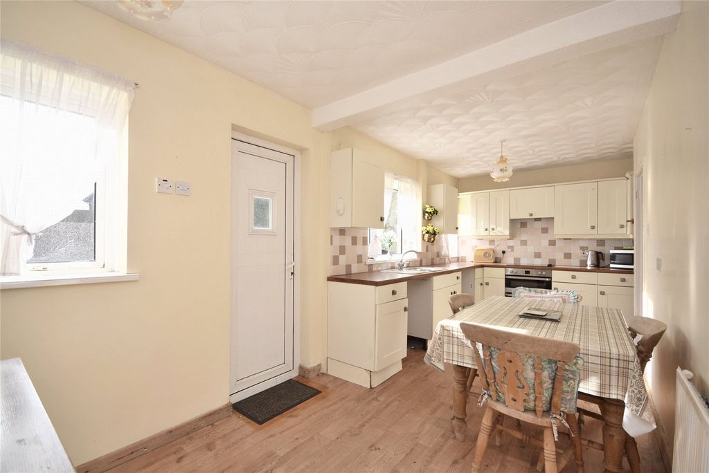 Property photo 3 of 16 Dining Kitchen