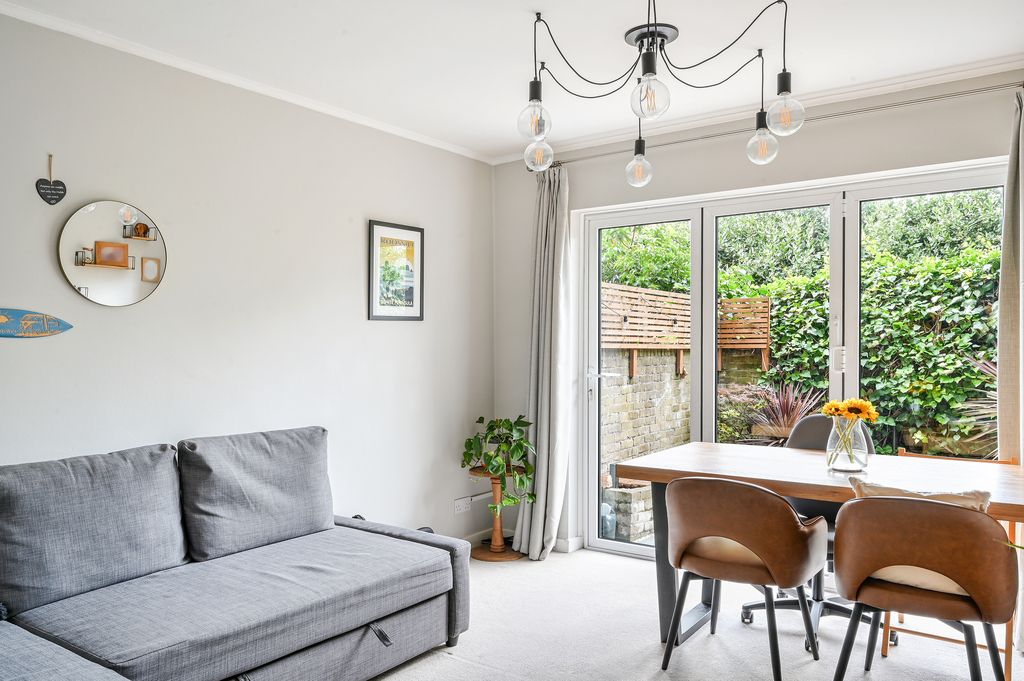 Property photo 2 of 8