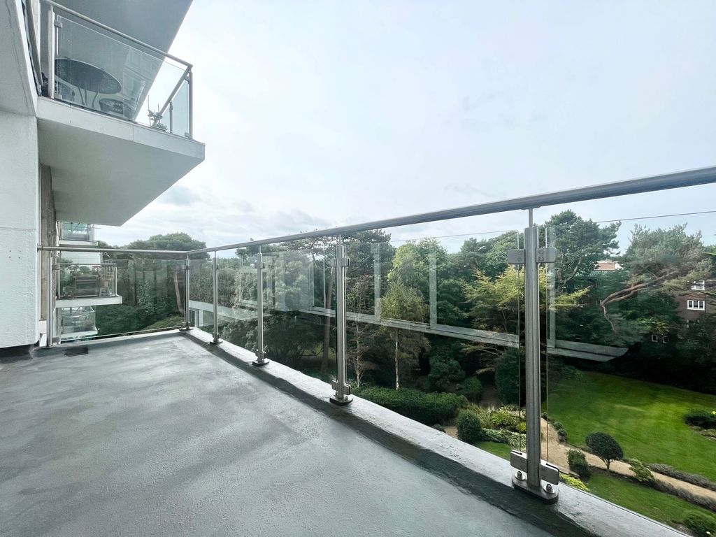 Property photo 3 of 10 Balcony