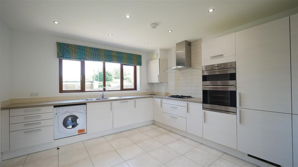 Property photo 3 of 14 Kitchen/Diner