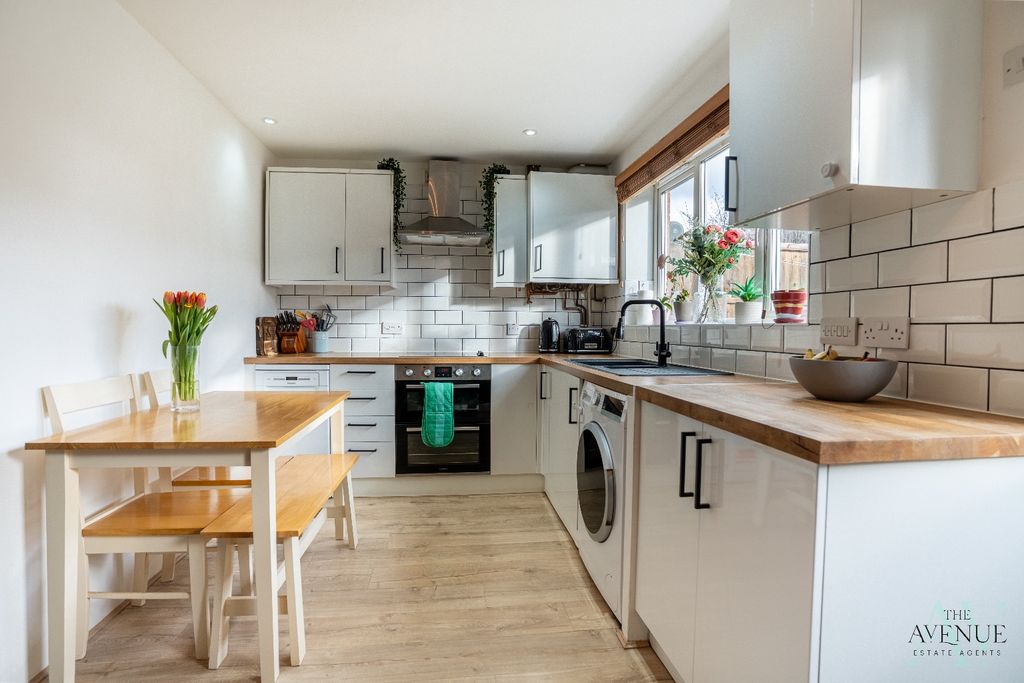 Property photo 2 of 10 4563043