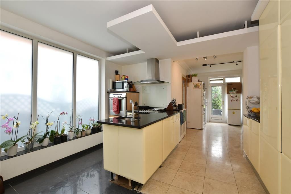 Property photo 1 of 12 Kitchen