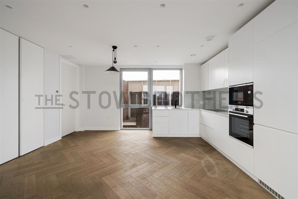 Property photo 3 of 23