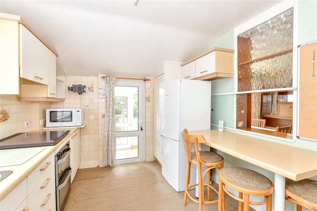 Property photo 2 of 11 Kitchen