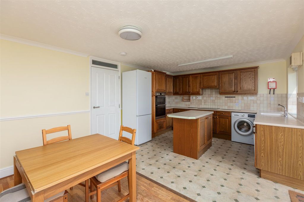 Property photo 3 of 45