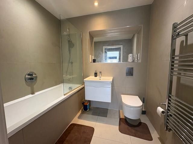 Property photo 1 of 8 Bathroom