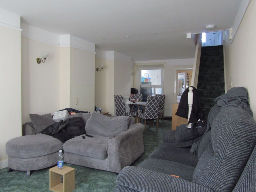 Property photo 3 of 7 Living Room/Dining Room