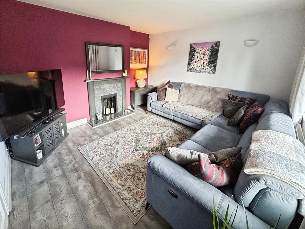 Property photo 3 of 15 Lounge