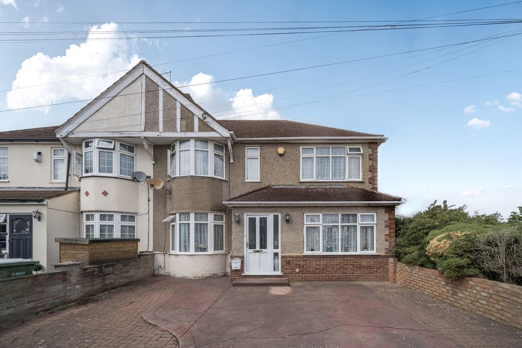 Property photo 1 of 17 External