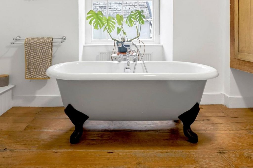 Property photo 3 of 4 Bathroom