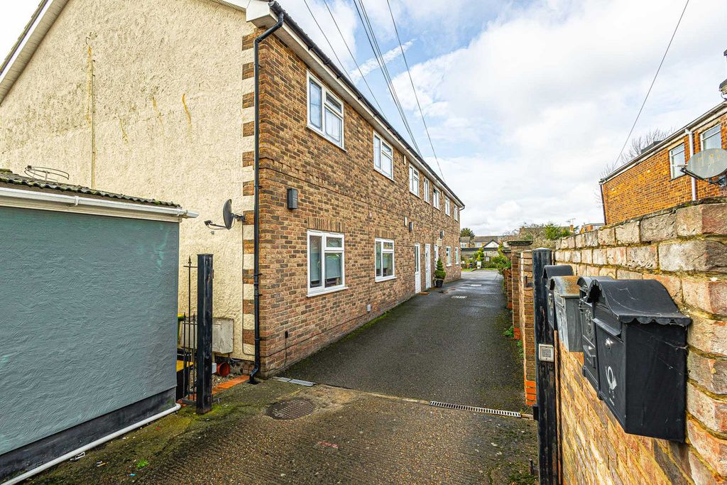 Property photo 2 of 25