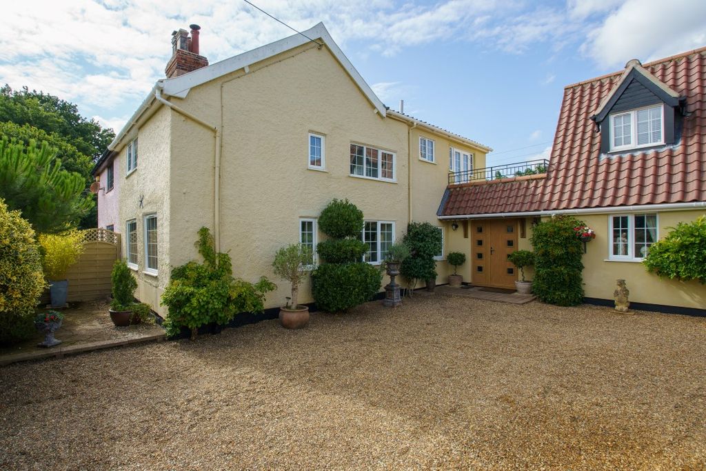 Property photo 1 of 32