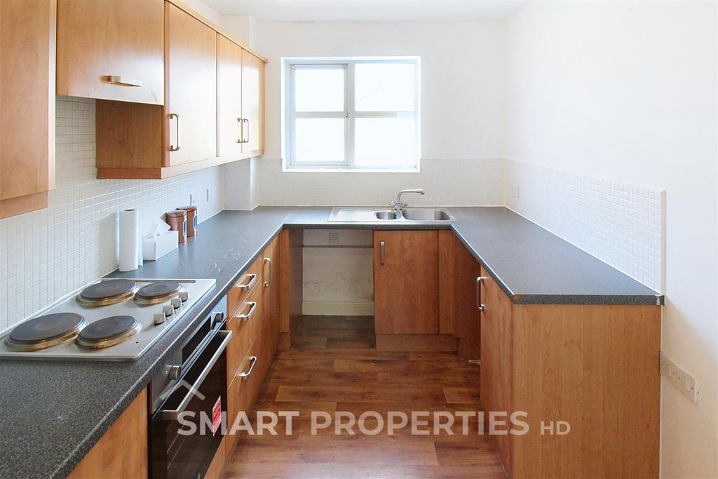 Property photo 3 of 9 Kitchen
