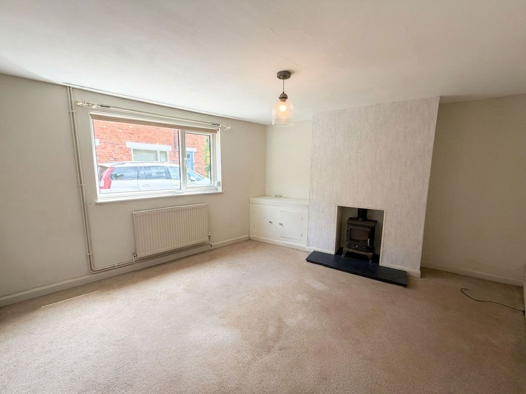 Property photo 3 of 11 Lounge