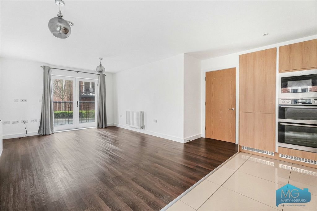 Property photo 3 of 16 Picture No. 12