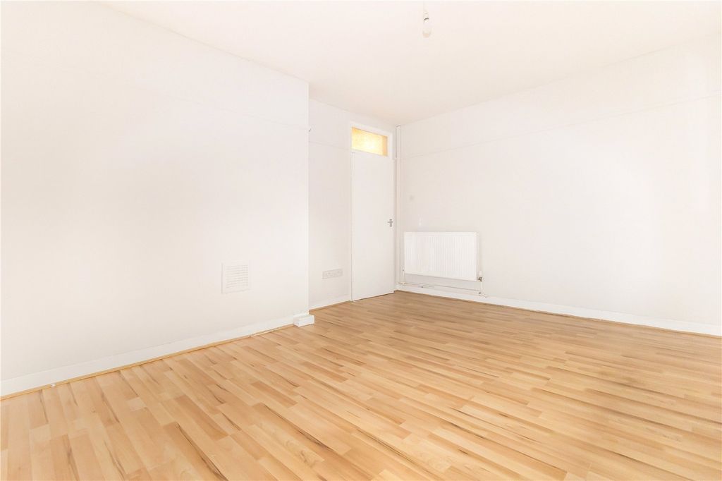 Property photo 3 of 5 Picture No. 05