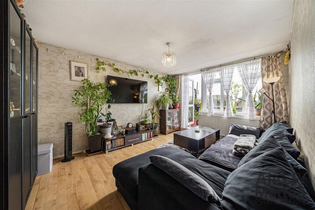 Property photo 1 of 23 Layard Square