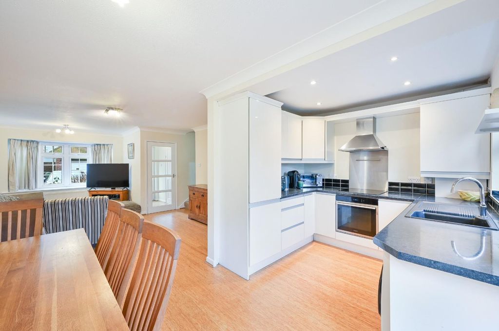 Property photo 2 of 14 Stagbury House, (6).Jpg