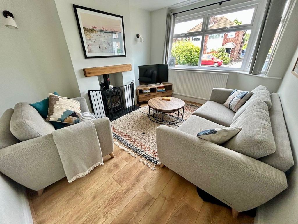 Property photo 3 of 18 Living Room