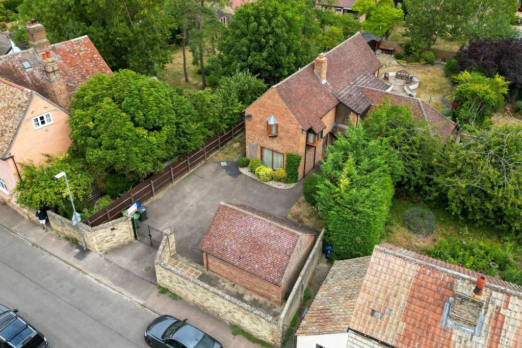 Property photo 1 of 28