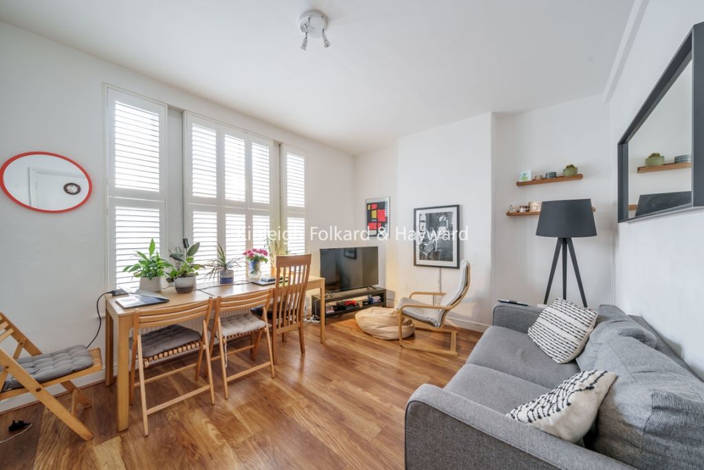 Property photo 1 of 5 68519E4F-94Bc-45Eb-9