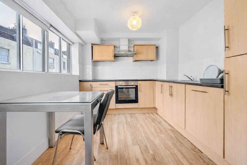 Property photo 2 of 10 Picture No. 17