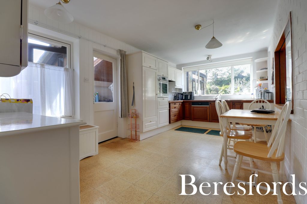 Property photo 3 of 16 Picture No. 10