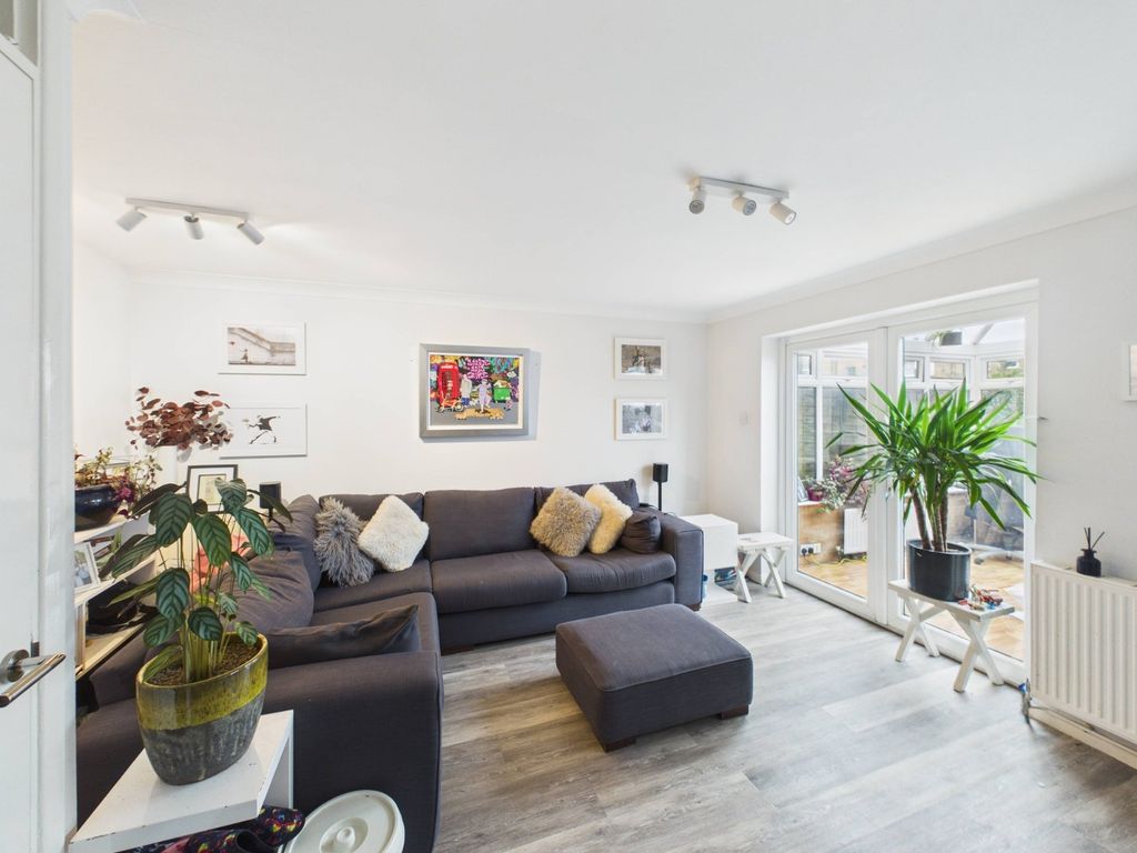 Property photo 2 of 11 Living Room