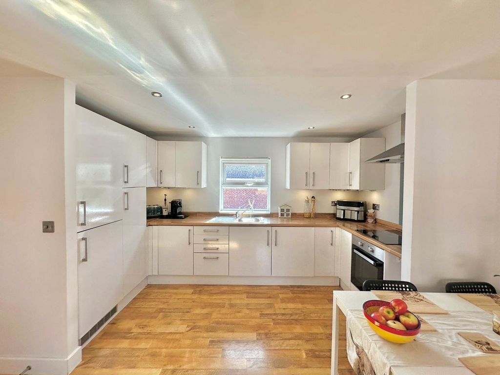 Property photo 3 of 15 Picture No. 06