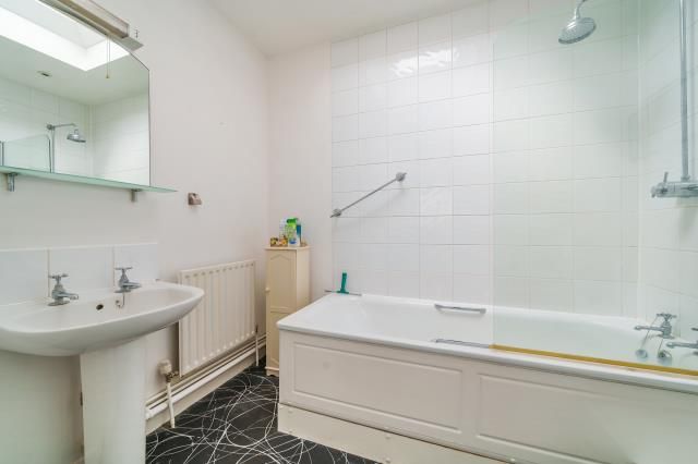 Property photo 3 of 10 Bathroom
