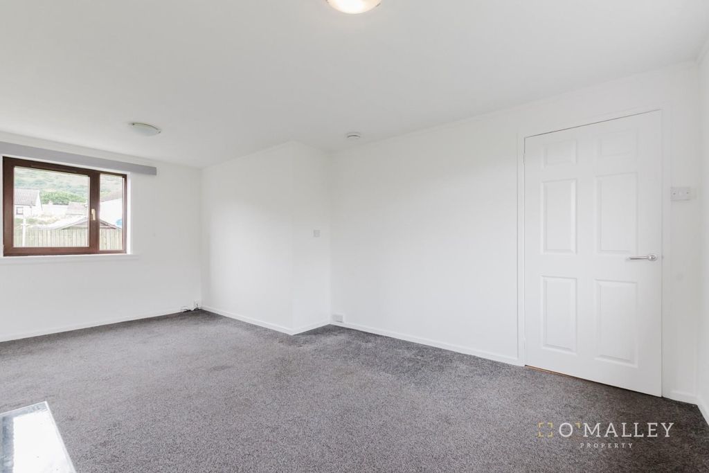 Property photo 3 of 17 Lounge