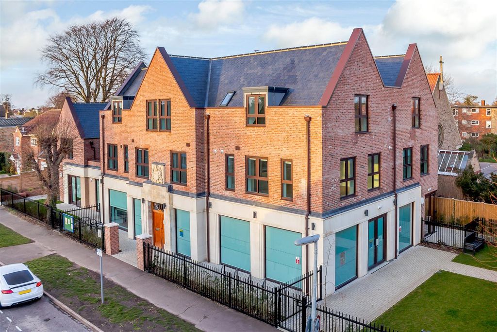 Property photo 3 of 8 8454084-Flat6-17.Jpg