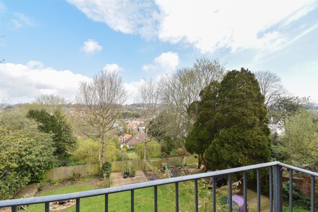 Property photo 3 of 11 Balcony/View