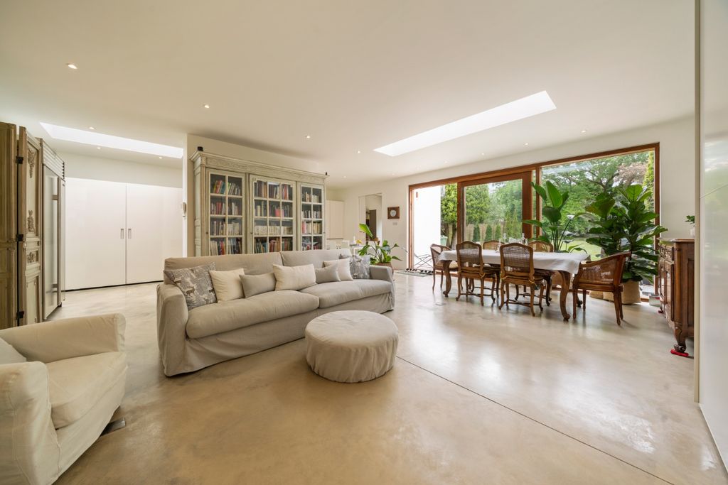 Property photo 2 of 26 4224023
