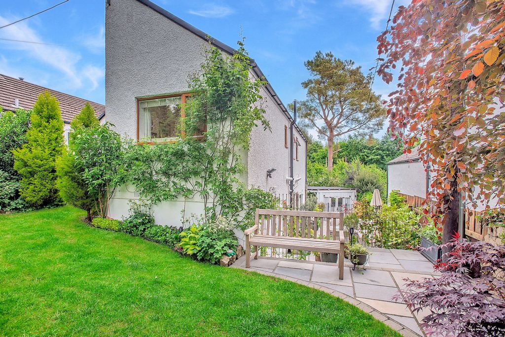 Property photo 2 of 32