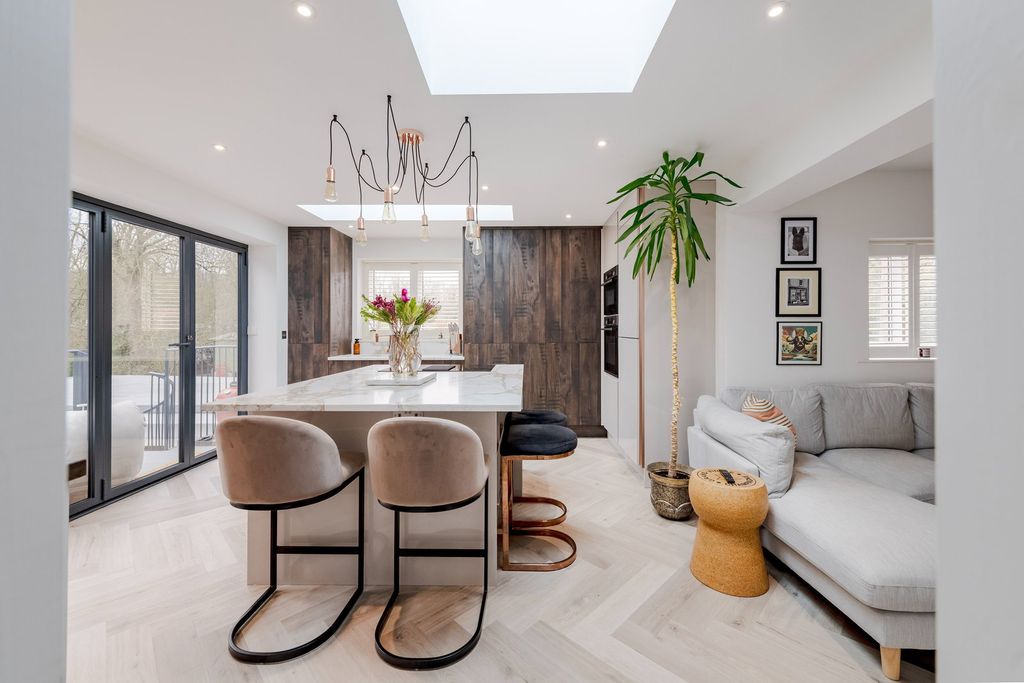 Property photo 2 of 41