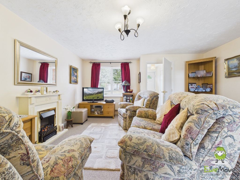Property photo 3 of 22 Ewemove Estate Agents Basingstoke - Arcadia Close